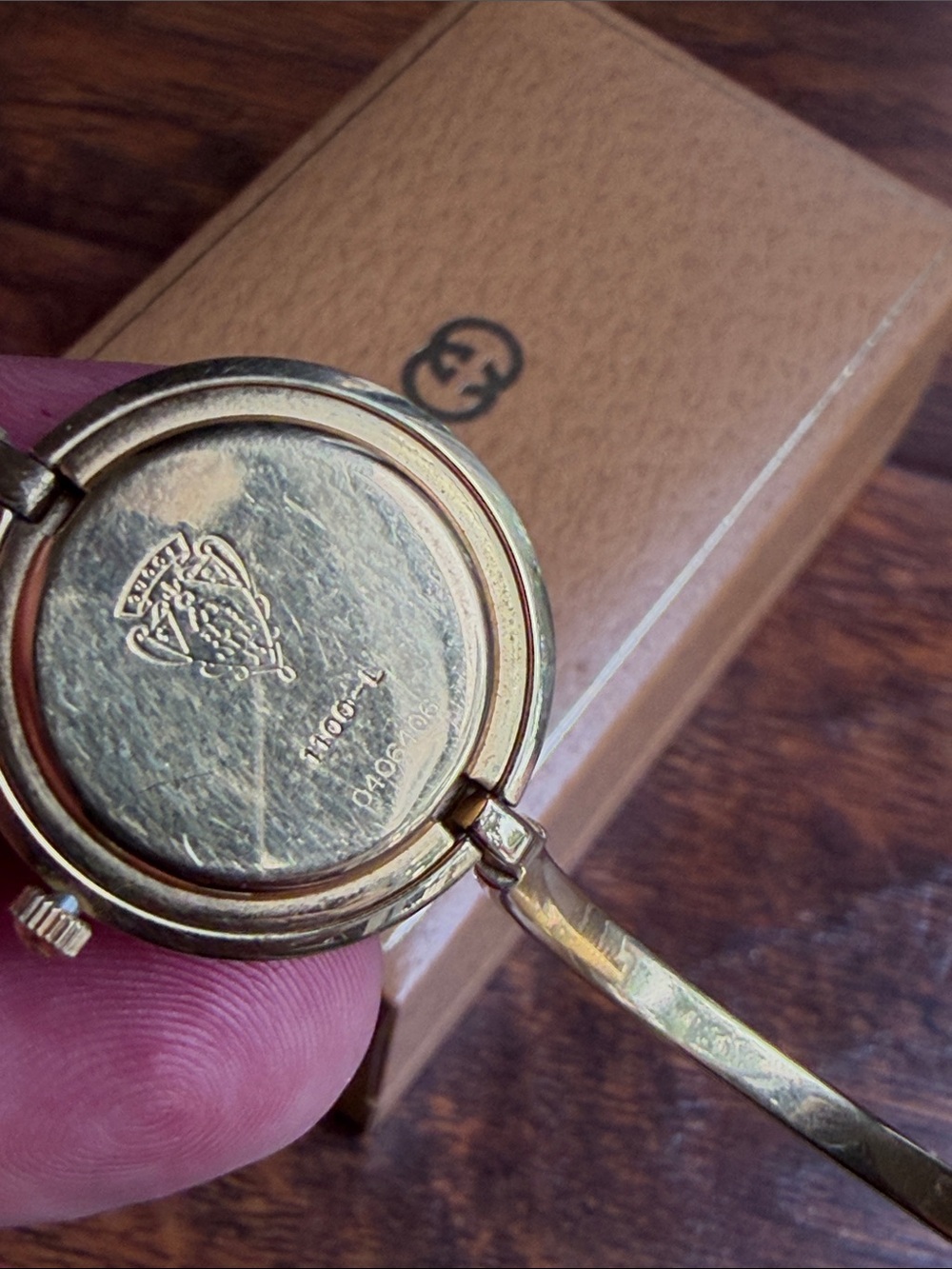 Gucci Gold Bangle Watch with Interchangeable Colorful Bezels - Picture 6 of 6